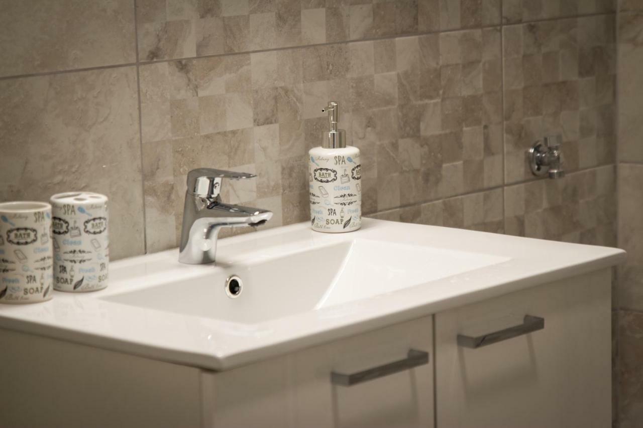 Apartments Family Roso Промайна Екстериор снимка
